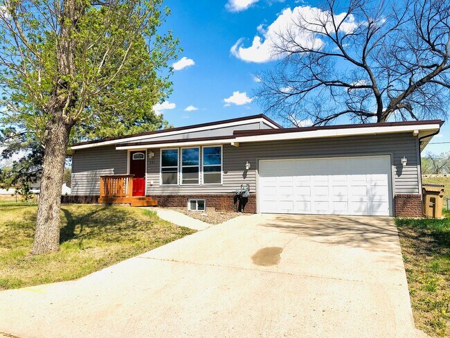 301 15th St SW in Minot, ND - Building Photo - Building Photo