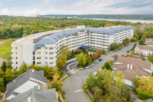 Harbor View at Port Washington in Port Washington, NY - Building Photo
