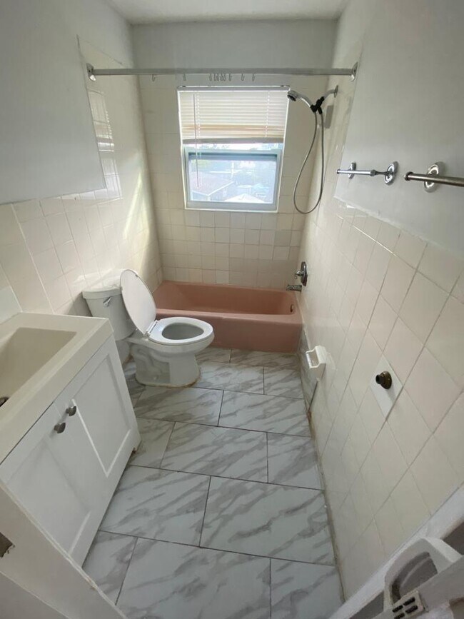 2417 N 19th Ave in Hollywood, FL - Building Photo - Building Photo