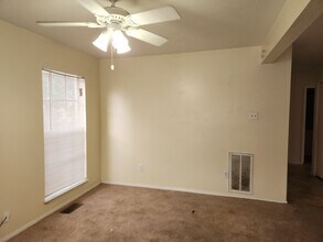 632 B Normal Park Dr in Huntsville, TX - Building Photo - Building Photo