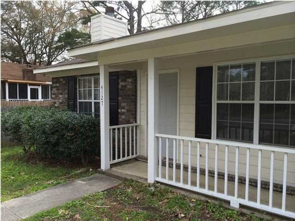 4127 Hickory Ln in Ladson, SC - Building Photo