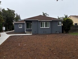 11824 Ocean Park Blvd, Unit House in Los Angeles, CA - Building Photo