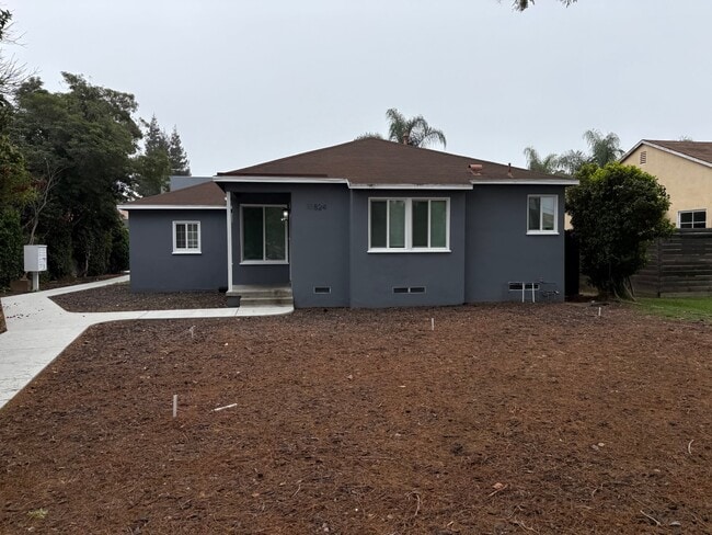 11824 Ocean Park Blvd, Unit House