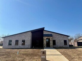 2713 Stone Briar Dr in Mount Pleasant, TX - Building Photo