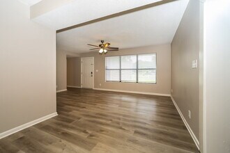 6904 Cherbourg Ave S in Jacksonville, FL - Foto de edificio - Building Photo