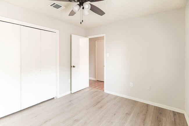 2135 Whiteback Dr in Houston, TX - Building Photo - Building Photo