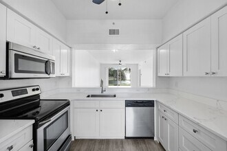 3250 Cypress Glen Way, Unit #402 in Naples, FL - Building Photo - Building Photo