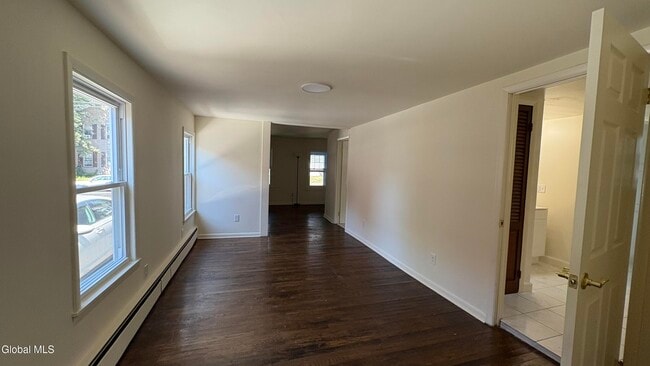 165 Saratoga Ave in Waterford, NY - Building Photo - Building Photo