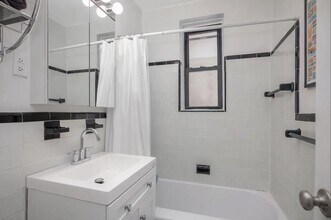 54 E 8th St in New York, NY - Building Photo - Building Photo