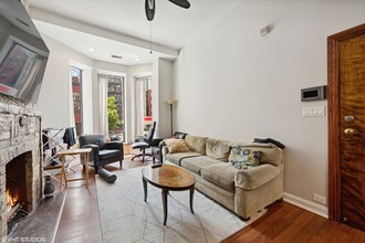 116 W Grand Ave in Chicago, IL - Building Photo - Building Photo
