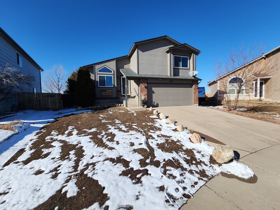 2160 Bent Tree Ln in Fountain, CO - Foto de edificio