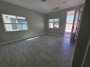 12416 Lambert Cir in Garden Grove, CA - Foto de edificio - Building Photo