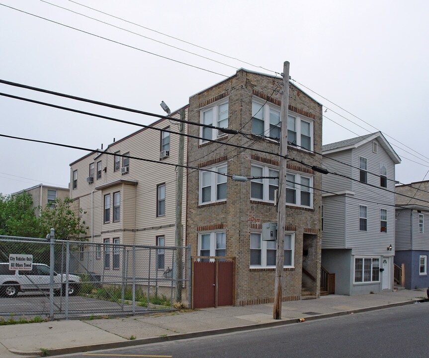 128 N Tennessee Ave in Atlantic City, NJ - Building Photo