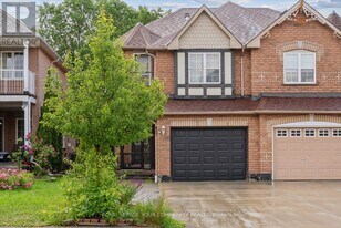 88 English Oak Dr in Richmond Hill, ON - Building Photo