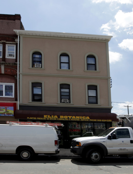 109 1st St in Elizabeth, NJ - Building Photo