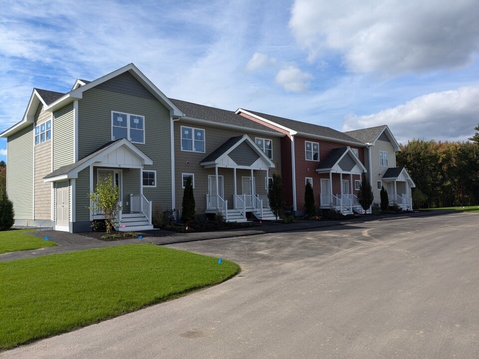 Rose Meadows in Litchfield, NH - Building Photo