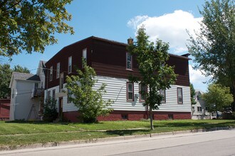 3802 E Barnard Ave in Cudahy, WI - Foto de edificio - Building Photo