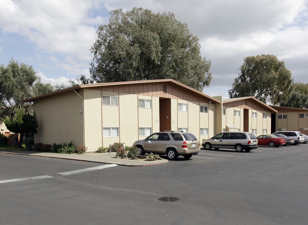 Florin Meadows Apartments in Sacramento, CA - Building Photo