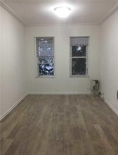 70-06 69th Pl-Unit -2R in Queens, NY - Building Photo - Building Photo