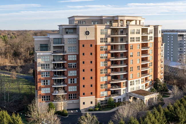 The George at 42 in Louisville, KY - Foto de edificio - Building Photo