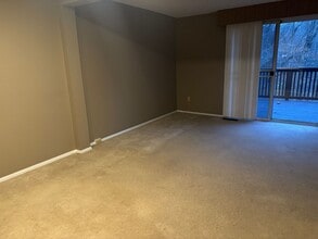 359 New World Dr in Clairton, PA - Building Photo - Building Photo