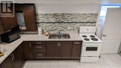 10 Brian Ave in Toronto, ON - Building Photo - Building Photo