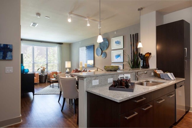 1404 W Gray St in Houston, TX - Building Photo - Building Photo