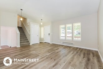 12615 216th Ave Ct E in Sumner, WA - Foto de edificio - Building Photo