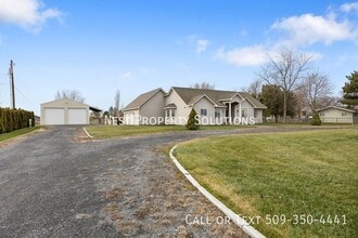 12049 Baseline Rd E in Moses Lake, WA - Building Photo - Building Photo