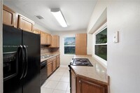 6821 SW 10th St in Pembroke Pines, FL - Building Photo - Building Photo