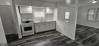 109 N Burlington St in Gloucester City, NJ - Building Photo
