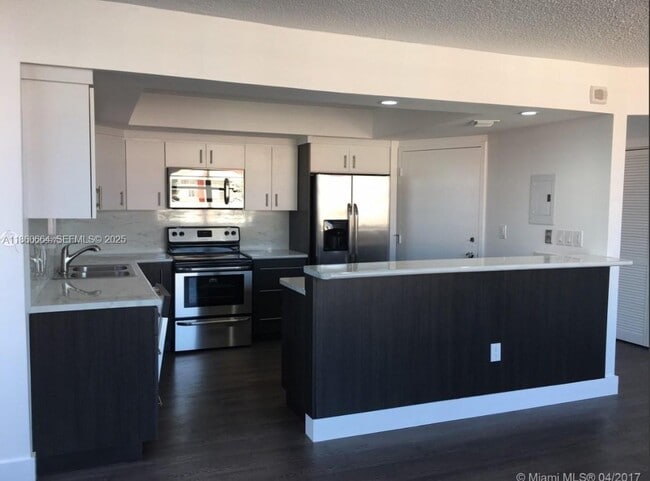 1301 NE Miami Gardens Dr in Miami, FL - Building Photo - Building Photo