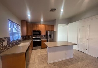 516 E Wolf Hollow Dr in Casa Grande, AZ - Building Photo - Building Photo