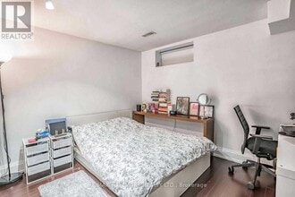 759 Coxwell Ave in Toronto, ON - Building Photo - Building Photo