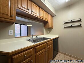 147 Kelton St, Unit 715 in Boston, MA - Foto de edificio - Building Photo