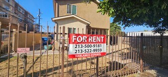 611 E 75th St in Los Angeles, CA - Building Photo