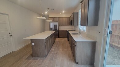 4501 Stine Rd in Bakersfield, CA - Building Photo - Building Photo