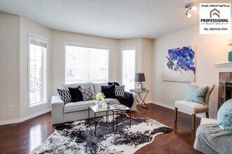 9223 Scott Ln NW in Edmonton, AB - Building Photo - Building Photo