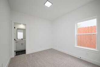 6905 St Augustine St in Houston, TX - Building Photo - Building Photo