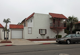 211-237 Starr Ave in Turlock, CA - Foto de edificio - Building Photo