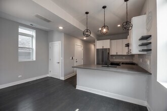 3253 N Elston Ave in Chicago, IL - Building Photo - Building Photo