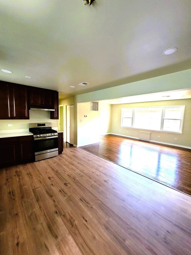 5910 W Huron St in Chicago, IL - Building Photo - Building Photo