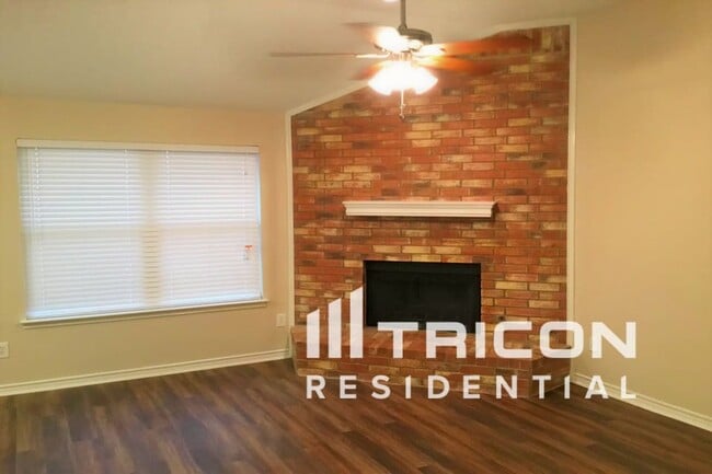 1558 Aberdeen Dr in Lancaster, TX - Building Photo - Building Photo