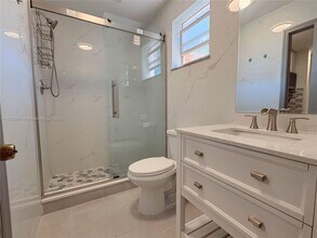 724 NE 3rd St in Hallandale Beach, FL - Building Photo - Building Photo