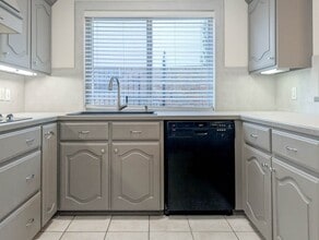 10631 Del Monte Dr in Houston, TX - Building Photo - Building Photo