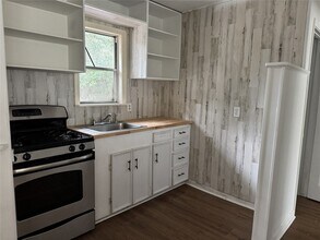 5907 Cessna Dr in Montgomery, TX - Foto de edificio - Building Photo