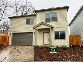 735 Reece Ln in Chico, CA - Building Photo