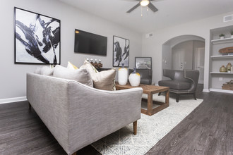 Emblem Alpharetta (a 55+ Community) in Alpharetta, GA - Foto de edificio - Interior Photo