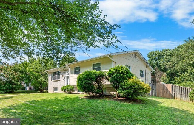 property at 10422 Floral Dr