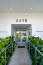 8425 Crespi Blvd in Miami Beach, FL - Building Photo - Building Photo